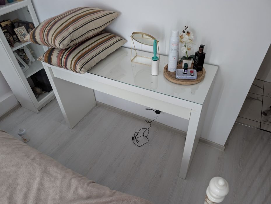 Masuta de toaleta/machiaj Ikea