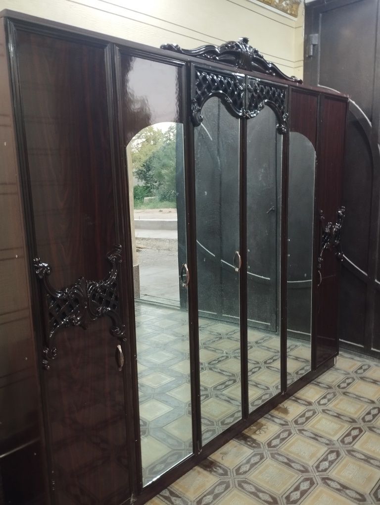 Shkaf tez va arzon sotiladi