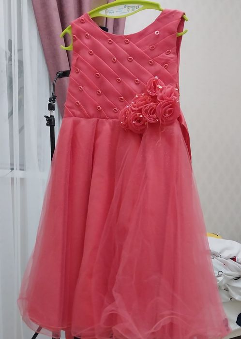 Детские платья для девочек в возросте 6-9лет