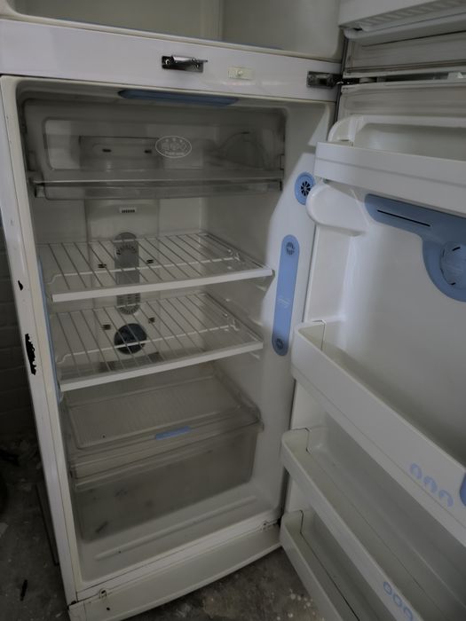 Срочно продаётся холодильник LG