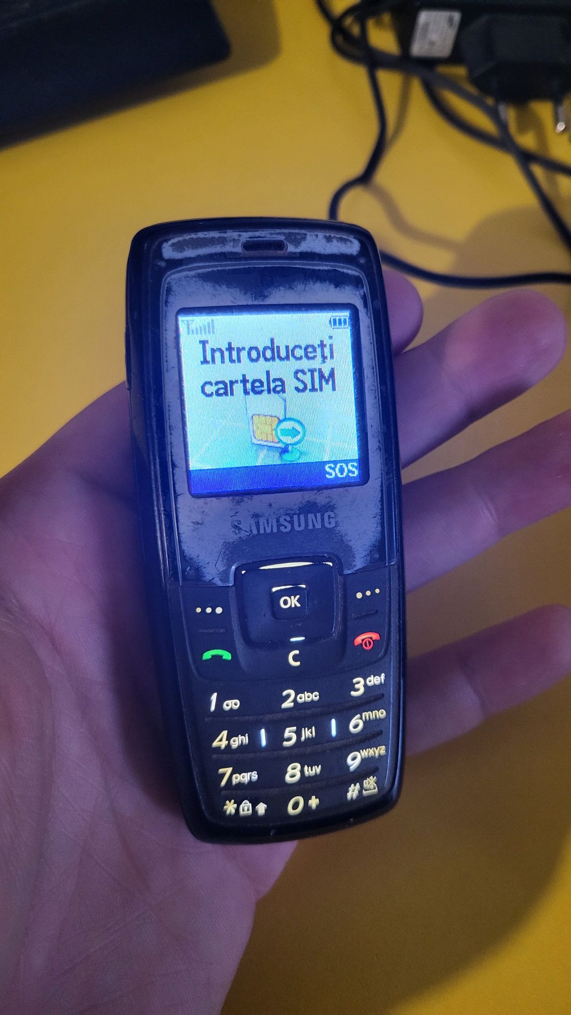 Telefon Samsung cu butoane