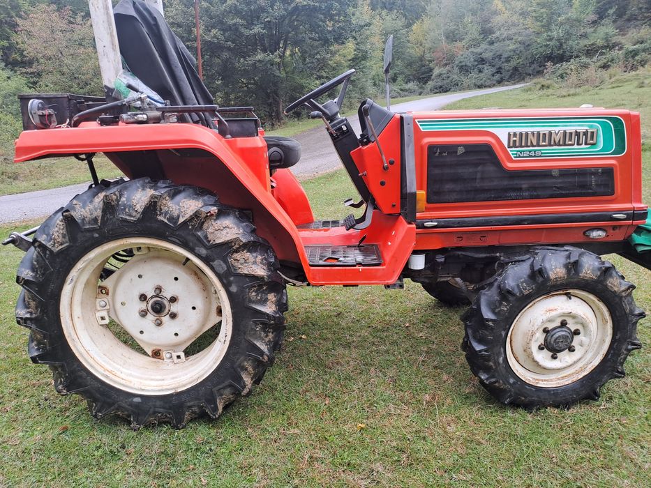 Tractor japonez Hinomoto