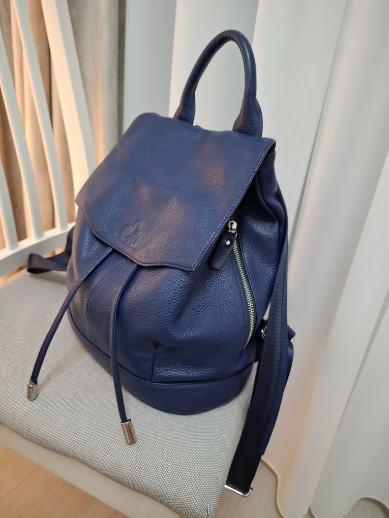 Vând Rucsac albastru din piele