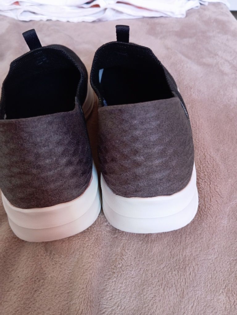 Adidasi, Skechers Slip ins, mărimea 39