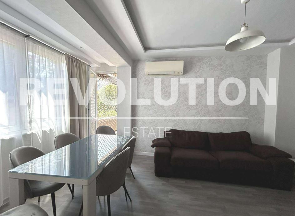 Тристаен апартамент в района на Окръжна болница!