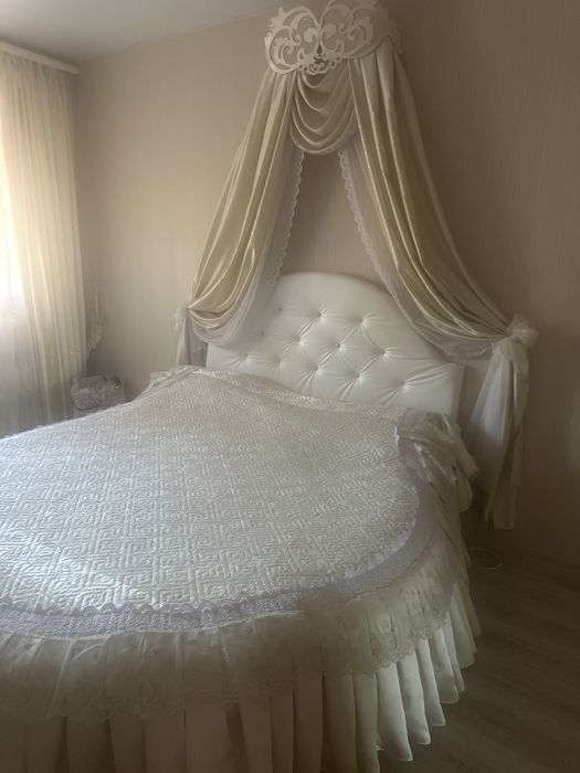 Продам круглую кровать производства Икея б/у