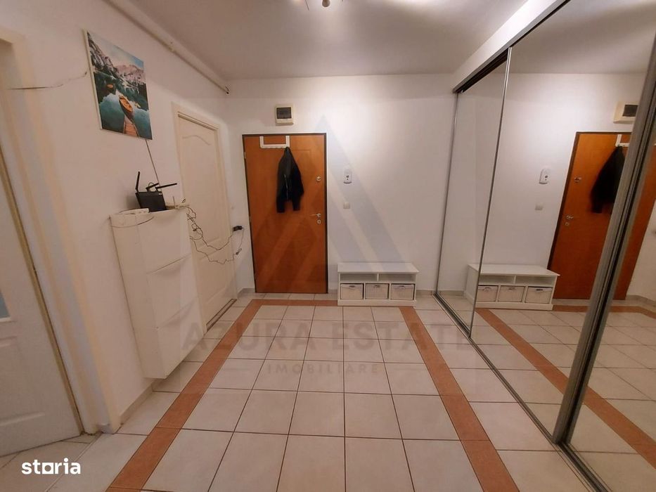 Apartament renovat tip mansarda pivnita si parcare privata in Strand