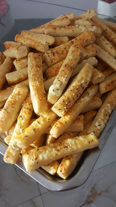 Aperitive reci, sărățele si cornulețe fragede de casă