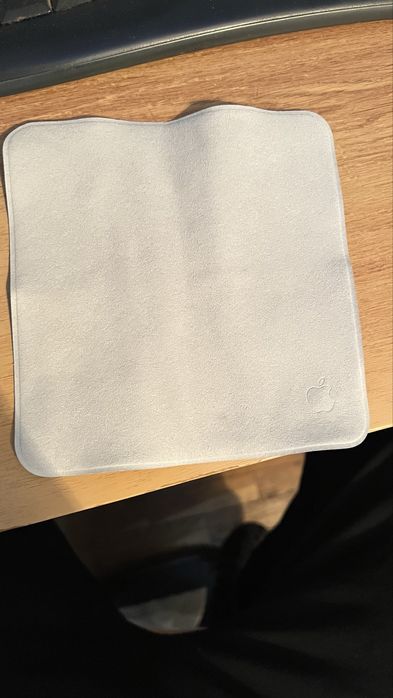 Apple микрофибърна кърпа за почистване на дисплеи