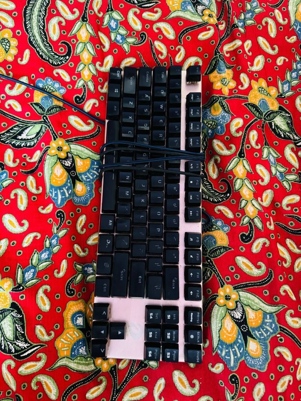 Игровая клавиатура с RGB подсветкой