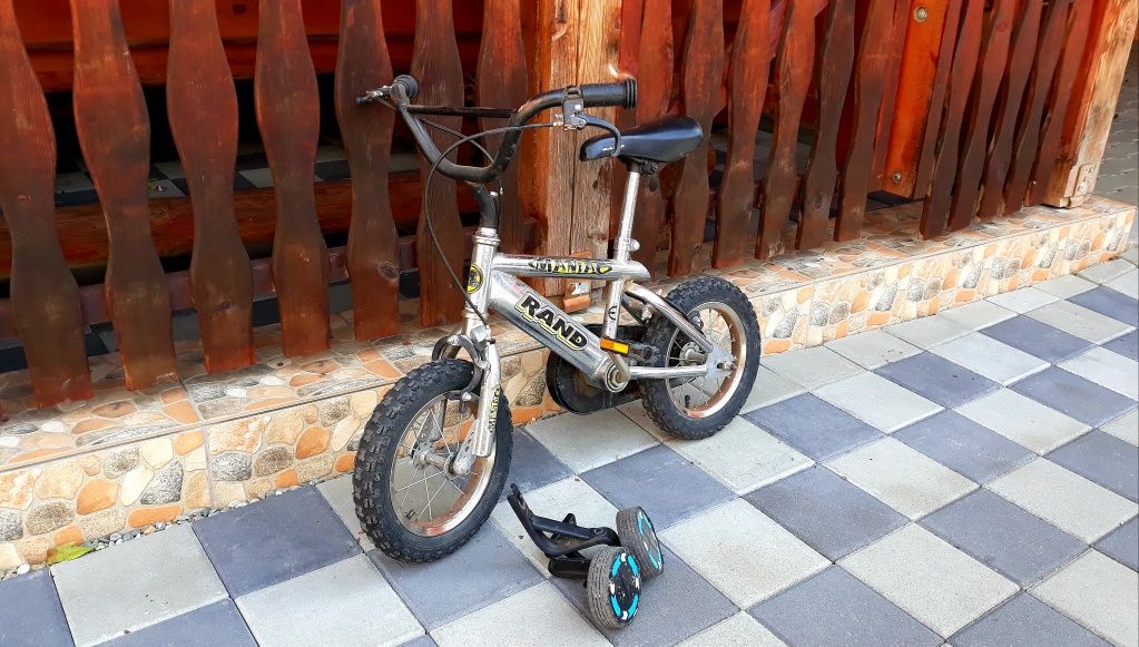 Bicicleta cu roți ajutătoare pentru copii