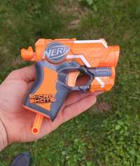 Pistol Nerf cu gloanțe
