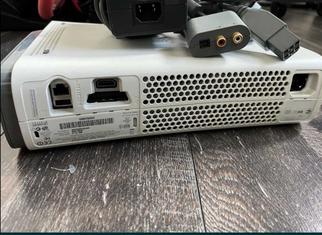 Xbox 360 încărcător 2 manete plus jocuri