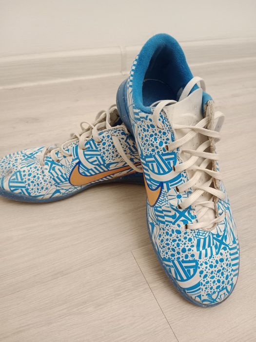 Бутсы футбольные