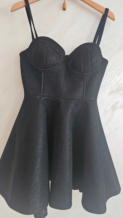 Продавам официална,  дамска рокля тип бюстие