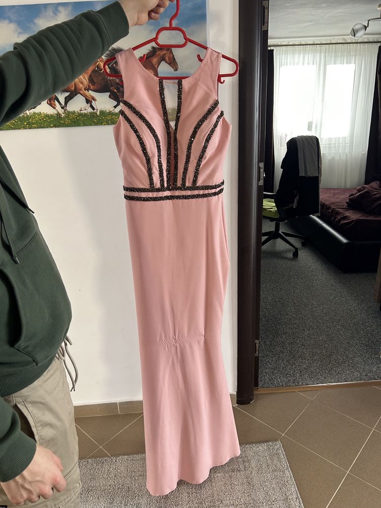 Vând rochii elegante (botez, banchet, nuntă)