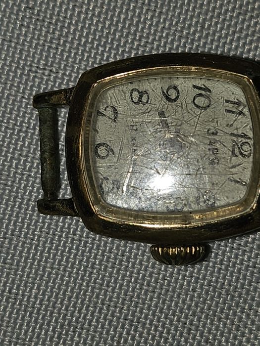 Дамски часовник заря