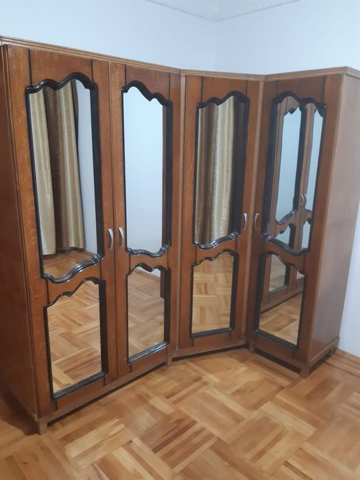 Vand dulap din lemn masiv