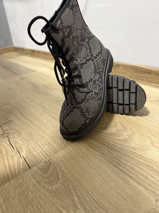 Дамски боти змийски принт