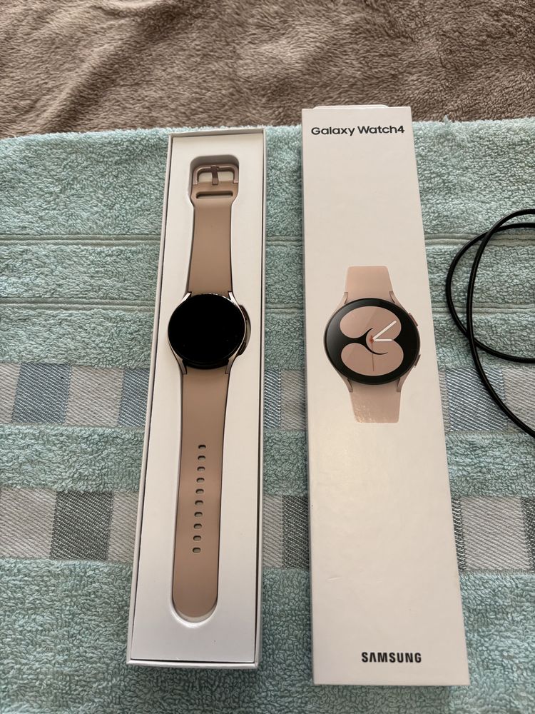 Vand Ceas smartwatch Samsung Galaxy Watch4, 40mm, BT, GOLD