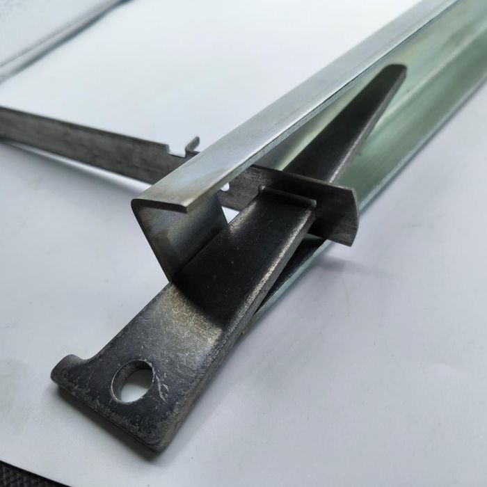 Accesorii cofraje doka: Montanti, Distantier, Vincluri, Cravate coltar