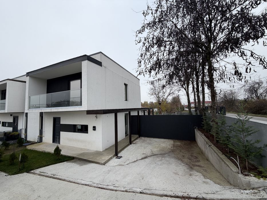 NOU! Casă moderna cu 4 camere, curte proprie și poziție excelentă