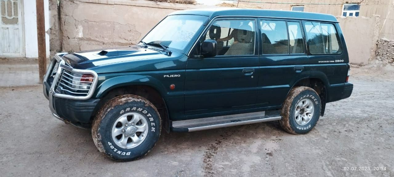 Mitsubishi Pajero stochna sotiladi