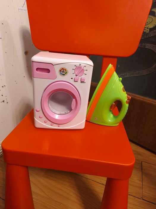 Jucării interactive, fier de calcat și masina