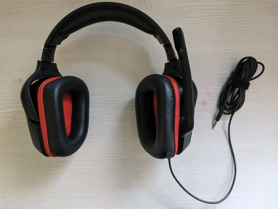 Конзола Xbox One S 1 TB +слушалки Logitech,зарядна станция и контролер