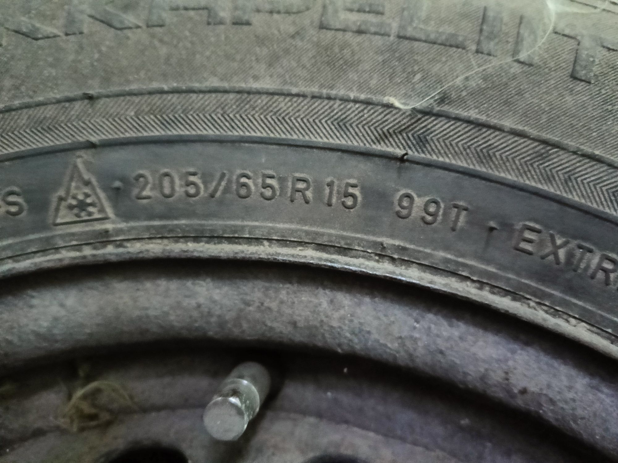 Продам шины на мерс с дисками на 15 дозатор на02.3