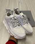 Versace chain reaction