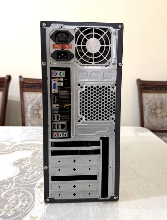 DDR3 prosessor: G1620 /HDD 160 ,windows 10 pro 
HDD: 160 GB
Operativka