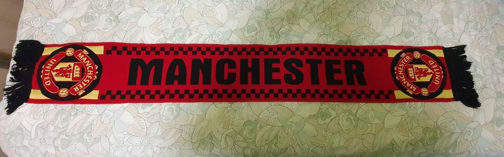 Vând fular Manchester United