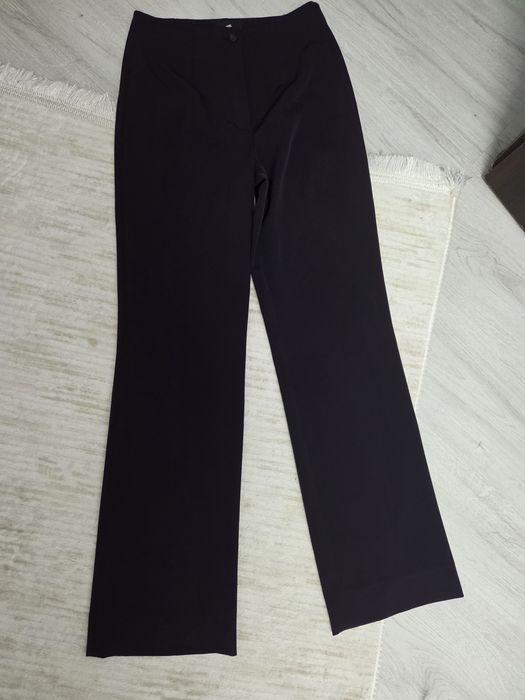 Pantaloni evazați