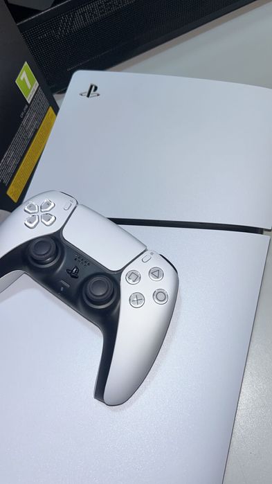 Consola PlayStation 5 Digital Edition Slim, 1TB SSD+ controller- noua