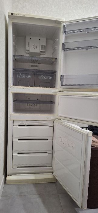 Продаётся холодильник Goldstar