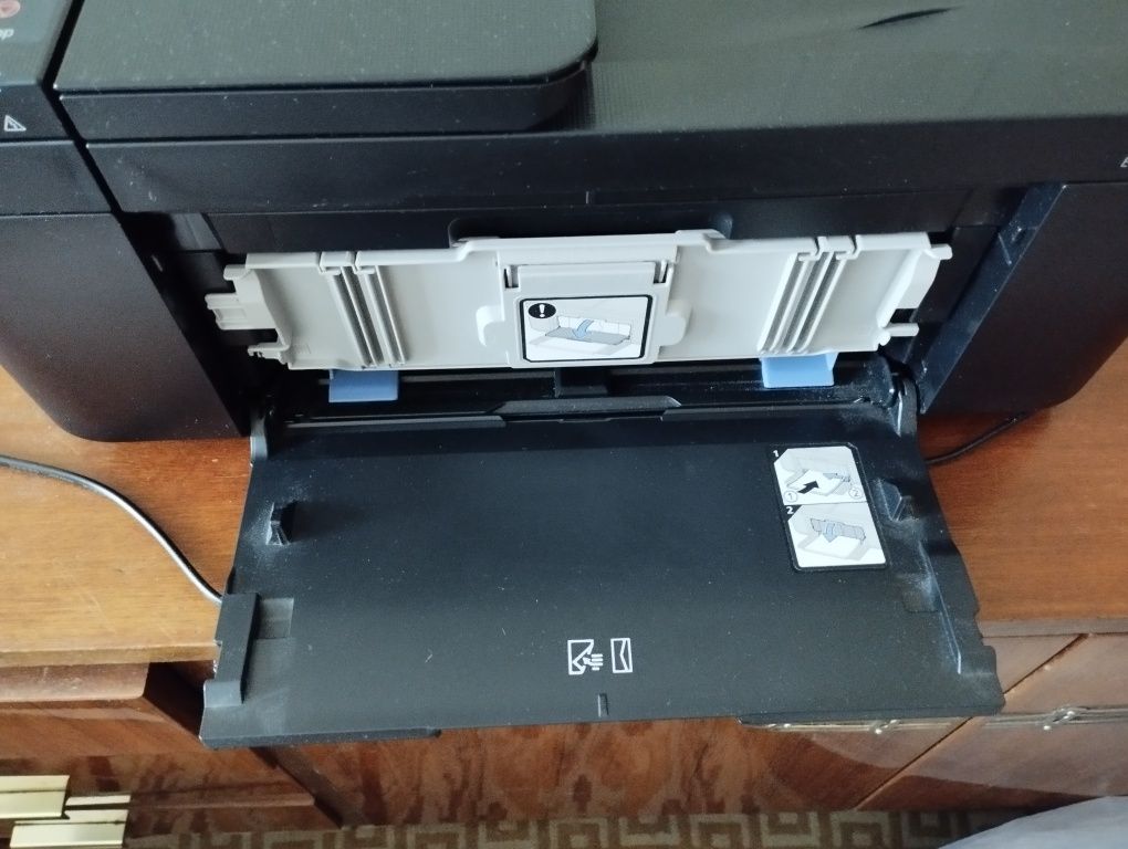 Принтер стурный цветной Canon Pixma E4570