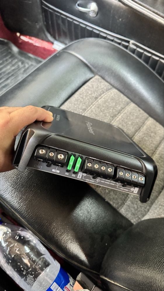 Usilitel Pioneer GM-D8704 D-class 4 kanal 1200W