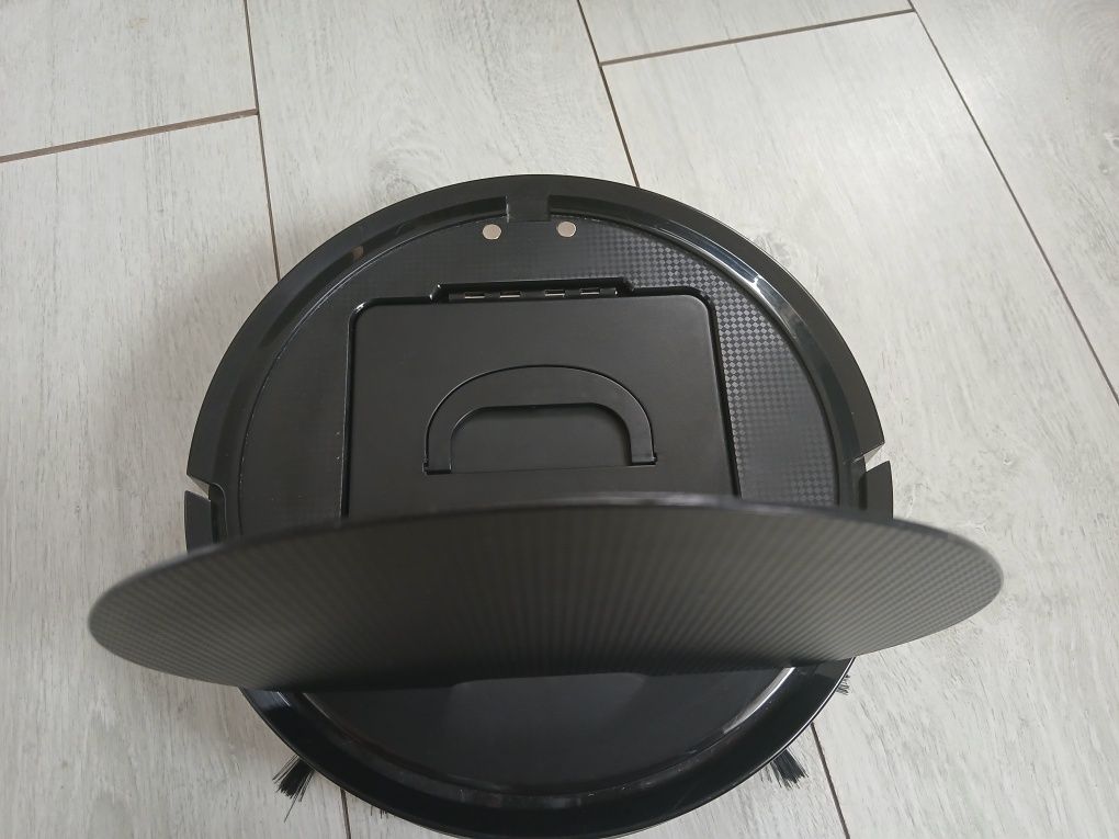 Vând aspirator robot
