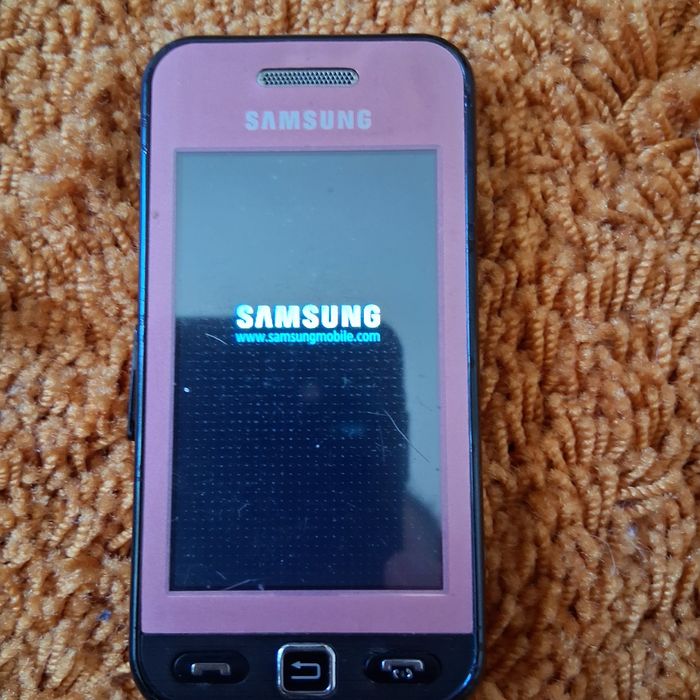 Продавам GSM  SAMSUNG.