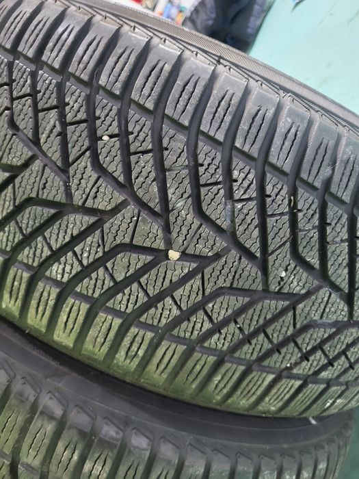 2 бр зимни 245/50/18 Yokohama