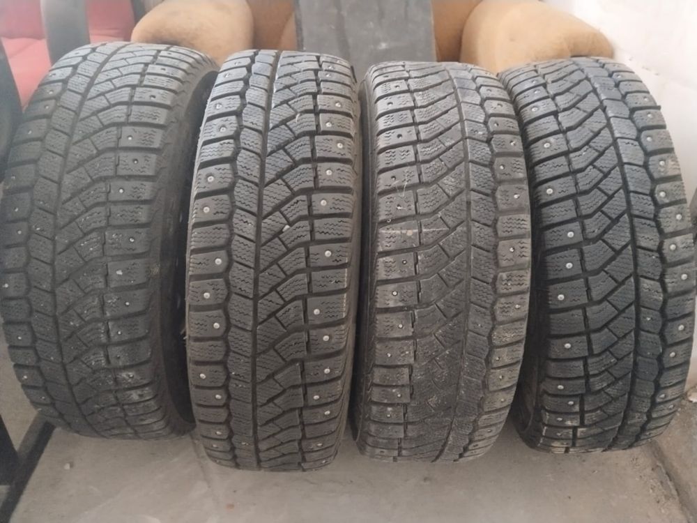 Продам зимные шипы состояние отлично
