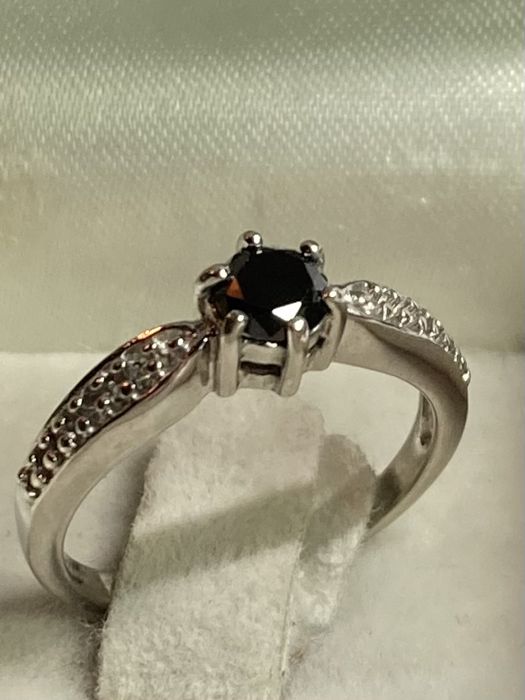 Inel aur alb cu diamant negru 0.45ct