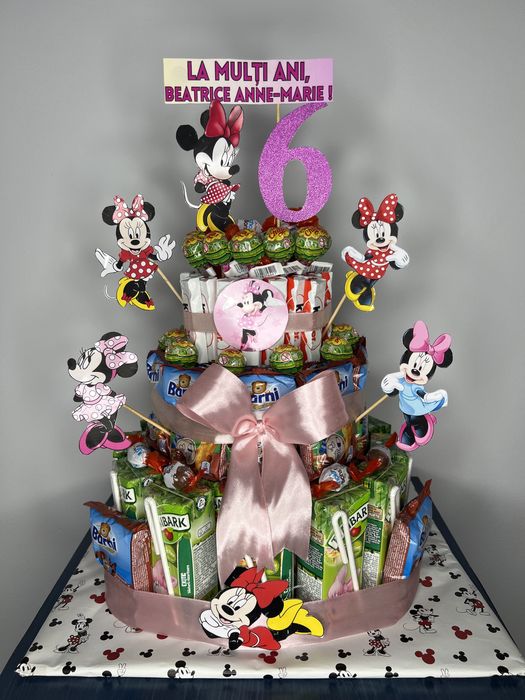 Tort din dulciuri ambalate