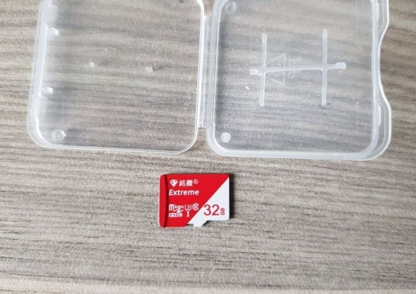 Продавам чисто нови 64GB карти памет