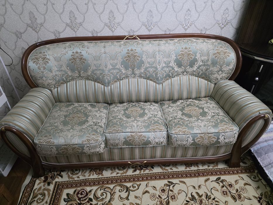 Продам диван с креслами