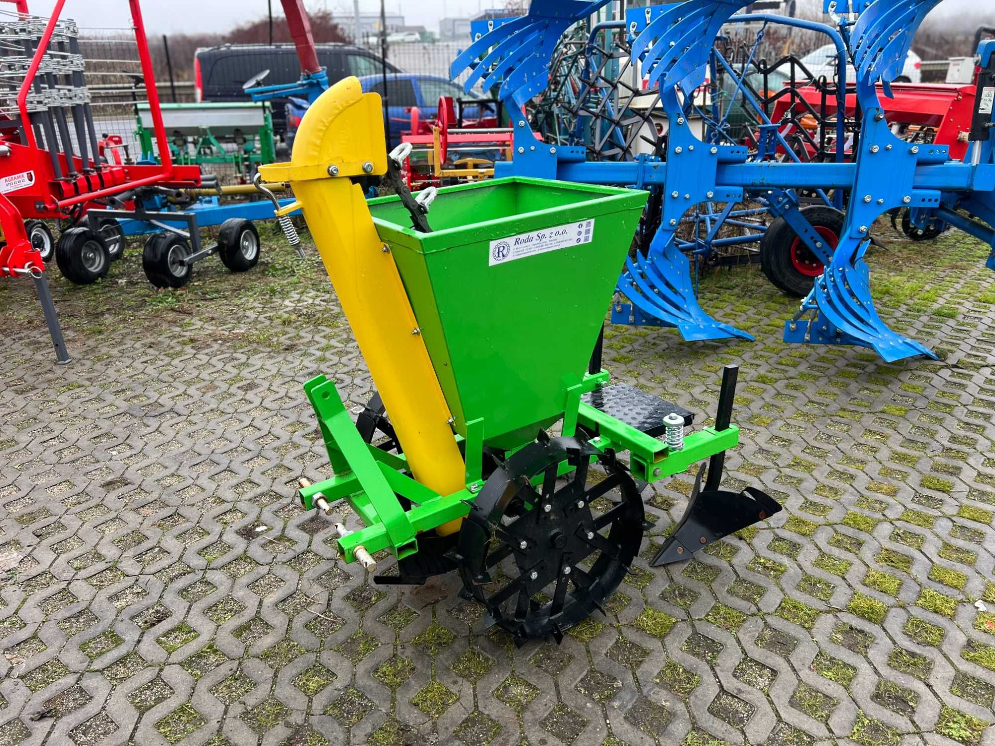 Utilaj de plantat cartofi pe 1 randuri cu fertilizare, Agramix nou