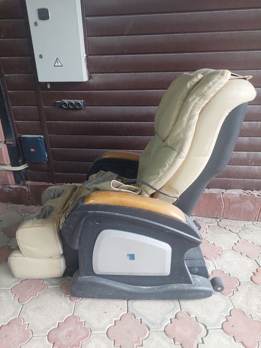 Массажное кресло,б/у .