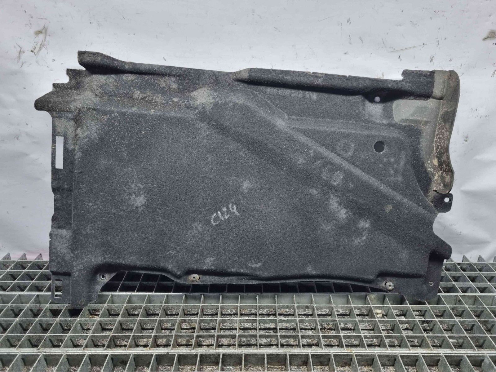Scut lateral stanga Audi A6 (4G2, C7) [Fabr 2012-2017] 4G0825215E