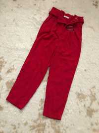 Pantaloni roșii,dama